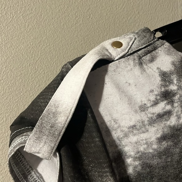 Jade Black and Gray Tie-Dye Short Sleeve Tee - Picture 6 of 6